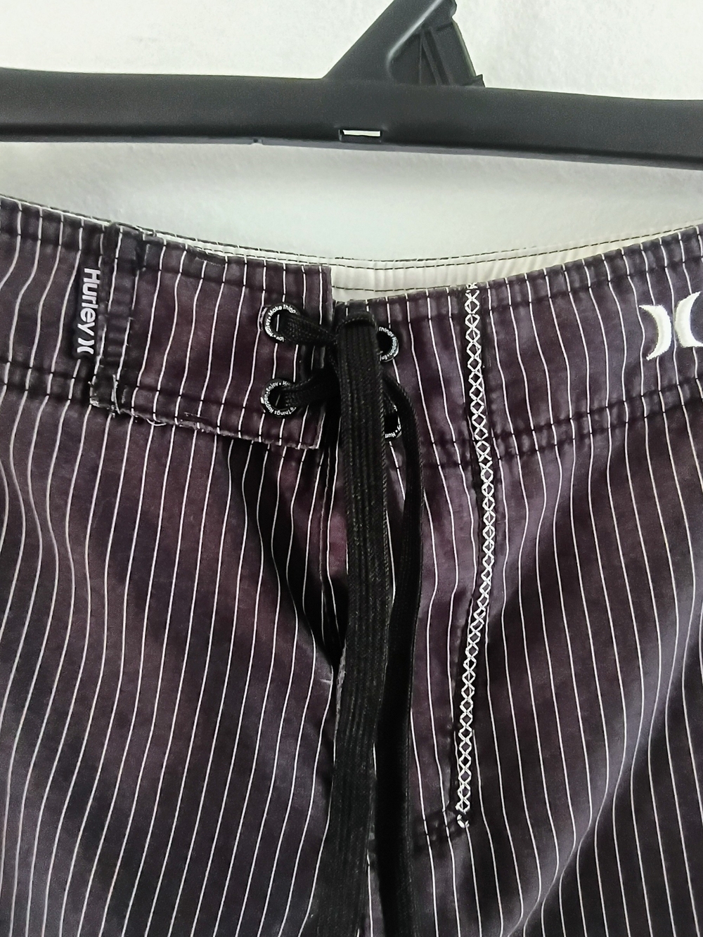 Hurley Black Burgundy Striped Board Shorts Surf Swim Trunks Mens 31 - Picture 4 of 8